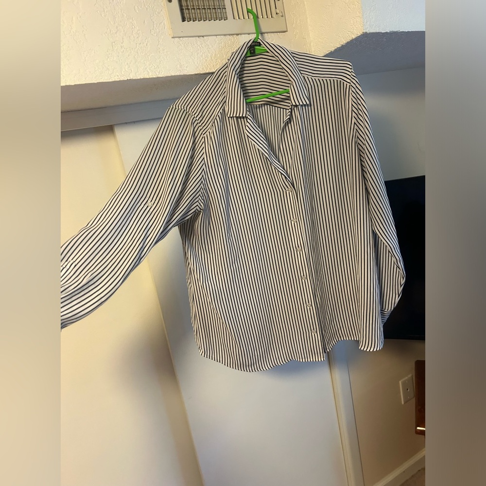 Express striped work blouse button up. XL loose fitting. Looks great w slacks